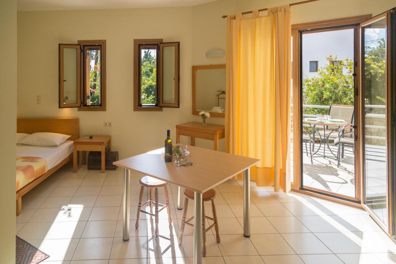 Eleni Suites Methoni エクステリア 写真