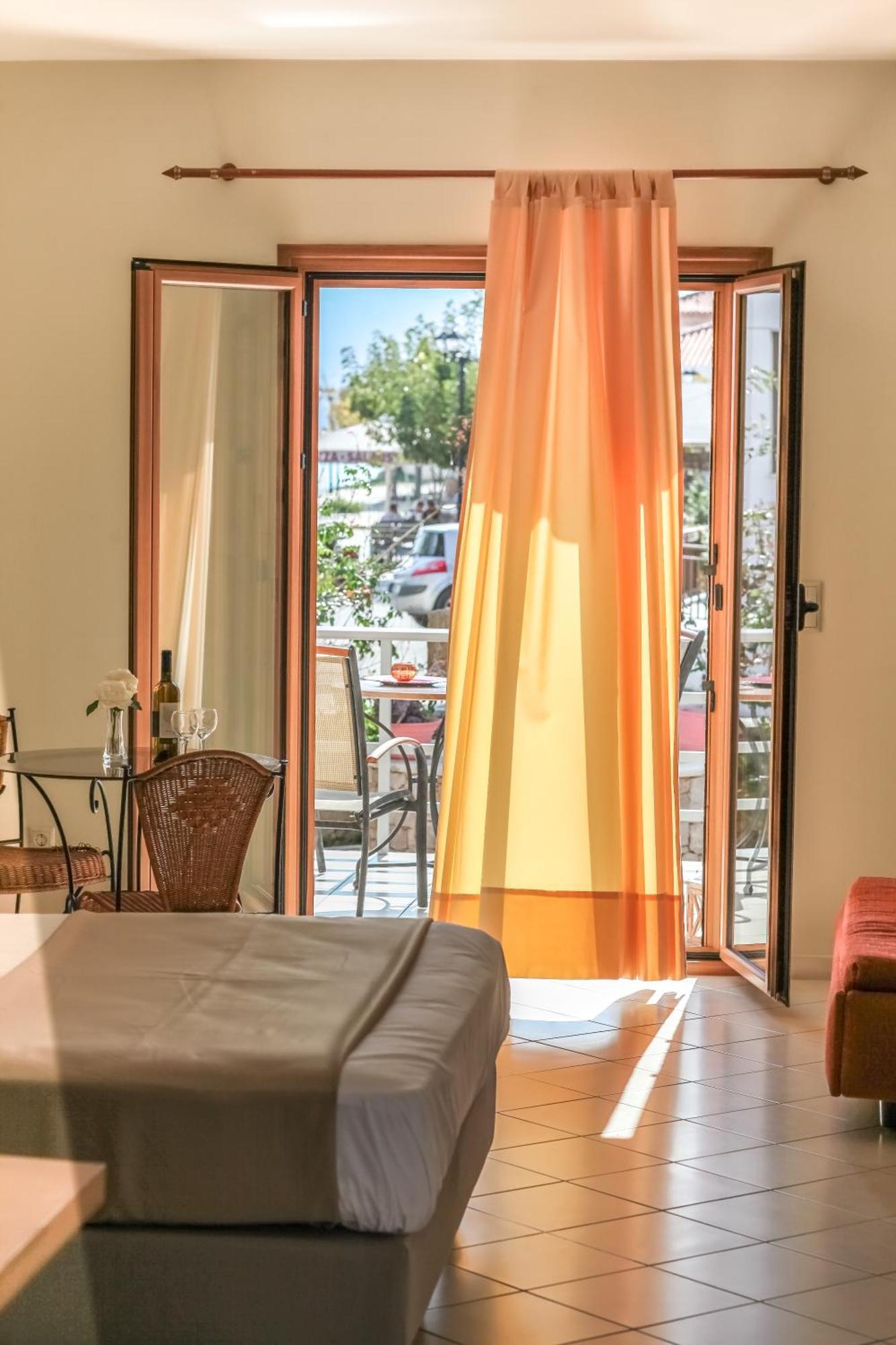 Eleni Suites Methoni エクステリア 写真